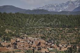 Image du Maroc Professionnelle de  Tnine Ourika, le village berbère située dans la vallée de l'Ourika sur la route de l'Oukaimden dans le haut Atlas, Mardi 27 Février 2007. (Photo / Abdeljalil Bounhar) 